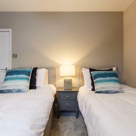 Stylish Town Centre House - 300Mbps, Parking & Sunny Decking Apartment บอร์นมัธ ภายนอก รูปภาพ