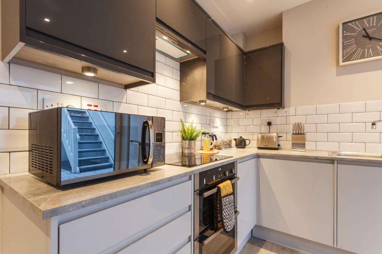 Stylish Town Centre House - 300Mbps, Parking & Sunny Decking Apartment บอร์นมัธ ภายนอก รูปภาพ