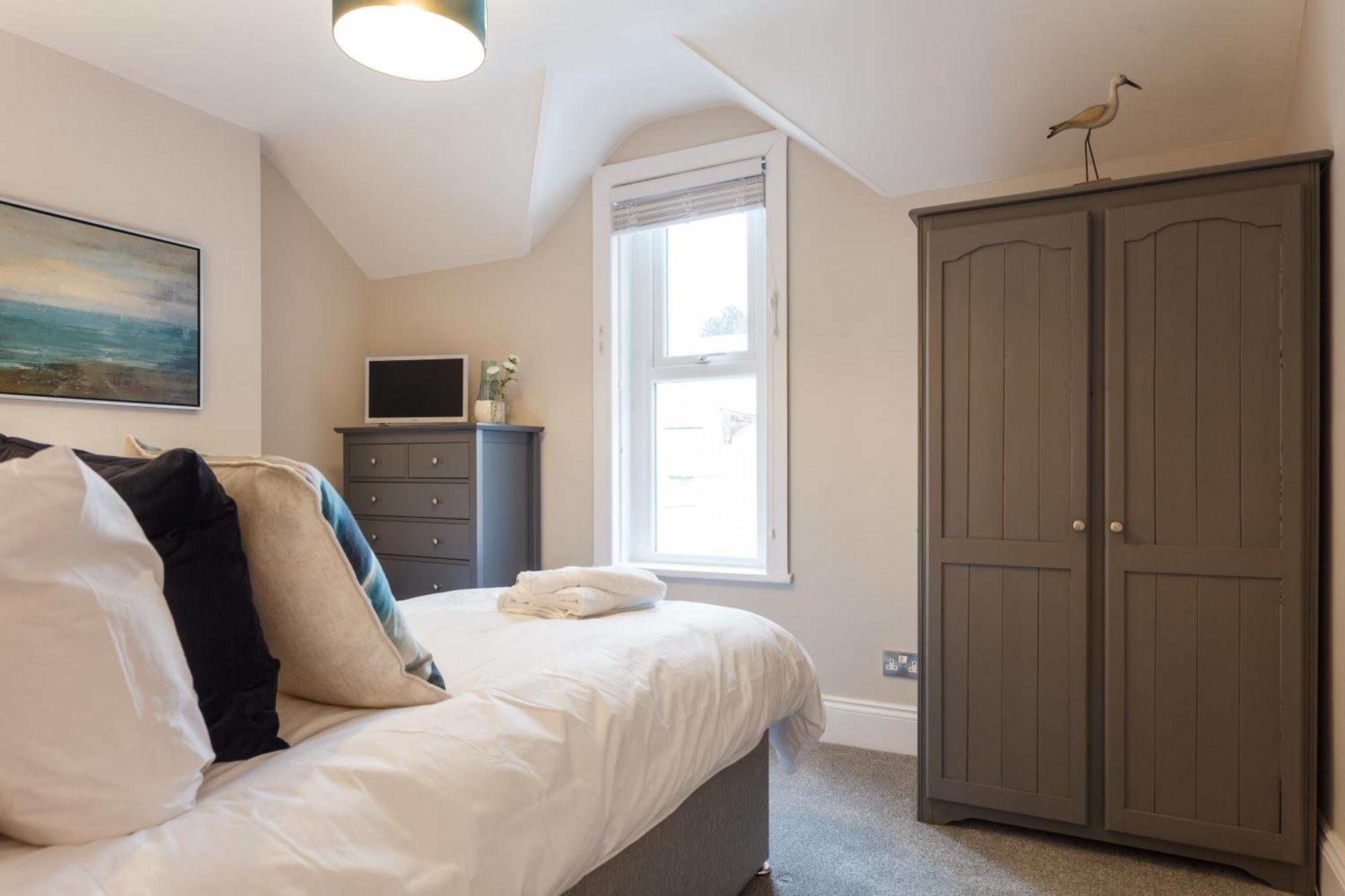 Stylish Town Centre House - 300Mbps, Parking & Sunny Decking Apartment บอร์นมัธ ภายนอก รูปภาพ