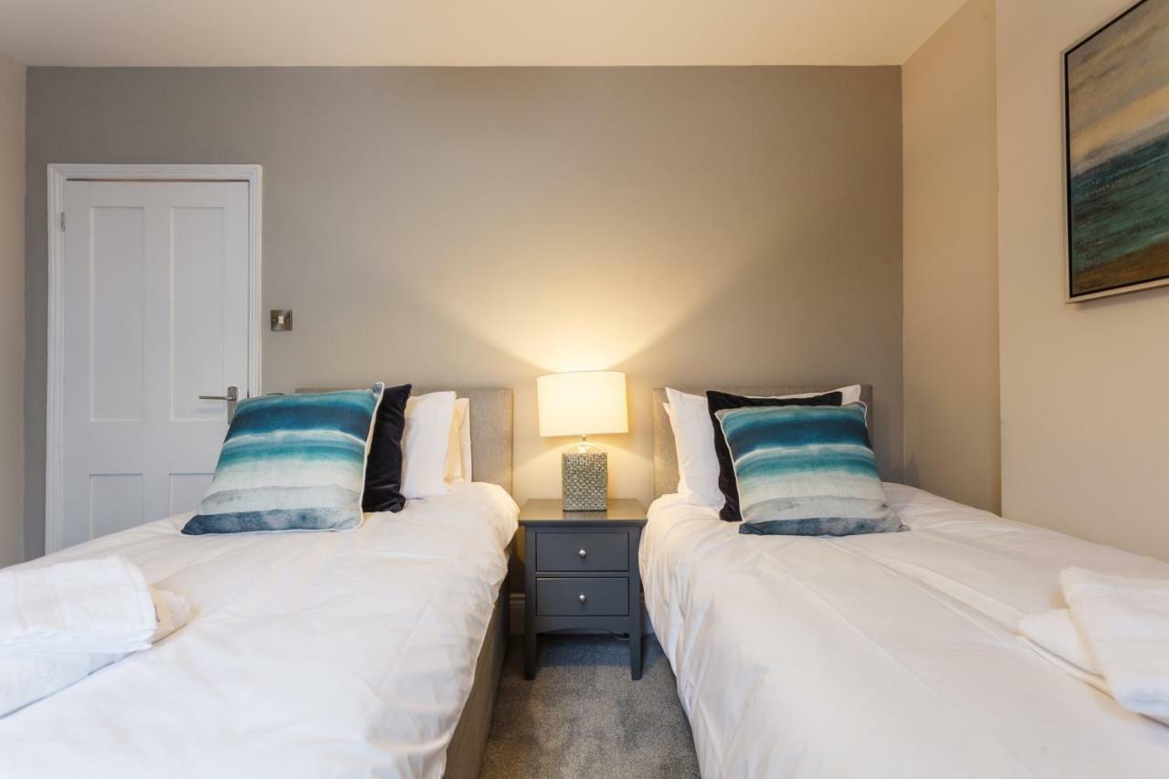 Stylish Town Centre House - 300Mbps, Parking & Sunny Decking Apartment บอร์นมัธ ภายนอก รูปภาพ